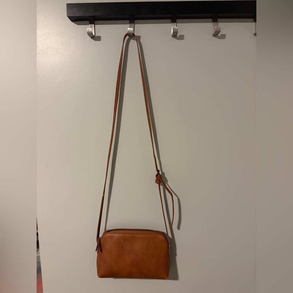 Universal Thread Crossbody Bag - Picture 4 of 5
